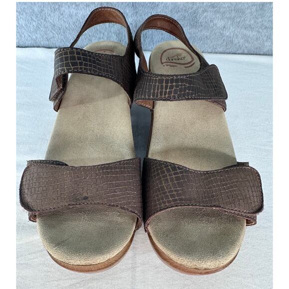 Dansko Women sz 40 Strap Sandals Brown & Gold Reptile Sandal Clog Wedge Comfort - Picture 5 of 9